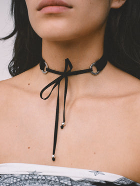 Schwarze Choker-Halskette mit Schnürung